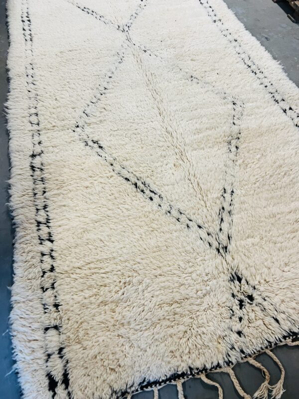 Vintage Beni Ouarain Rug 477 x 215 - Image 3